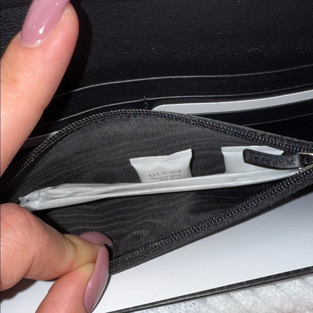 Gucci Black Logo Pattern Wallet - Picture 5 of 8